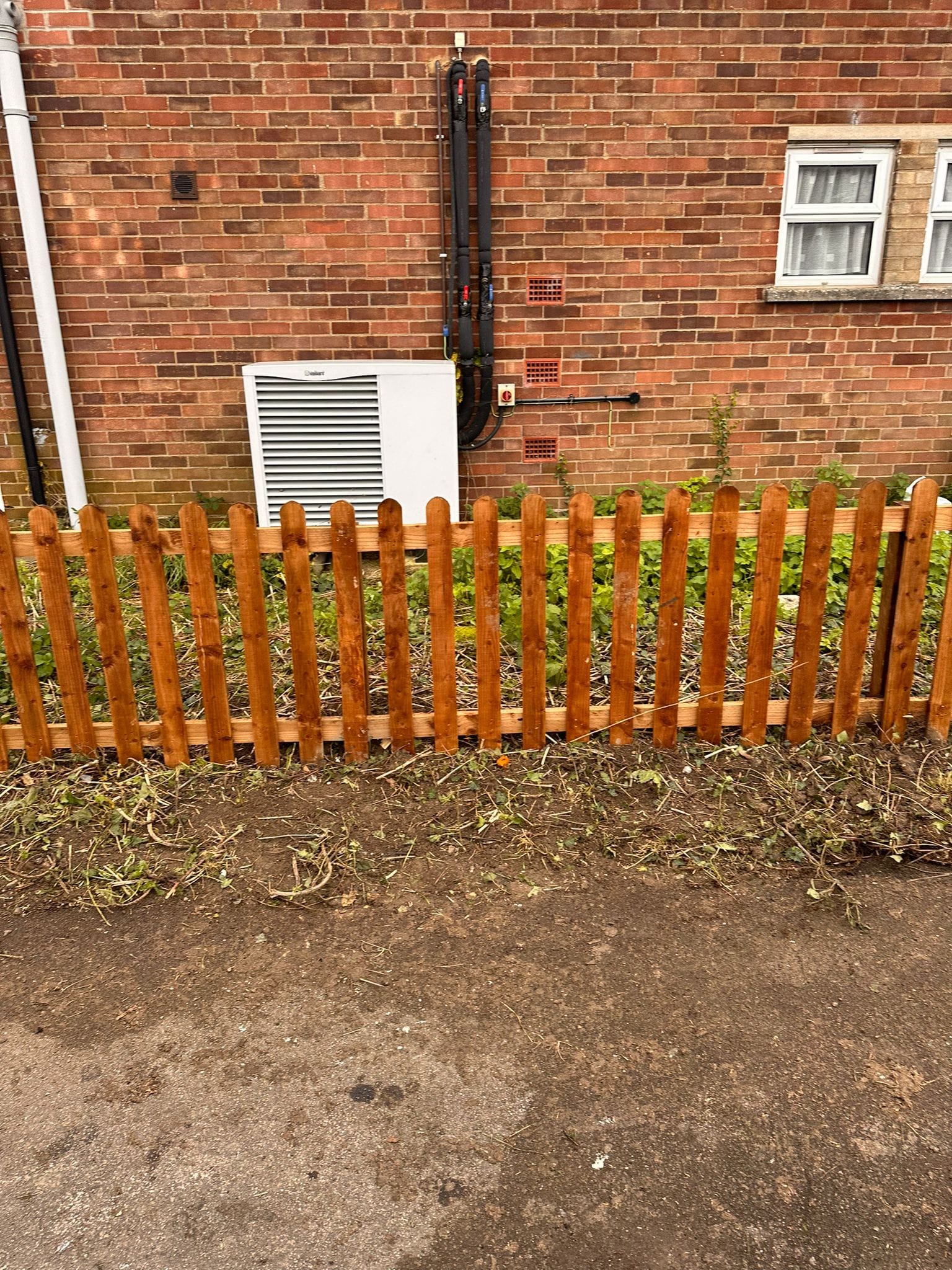 3ft Round Top Picket Fence Panel (1800 x 900mm) Brown-